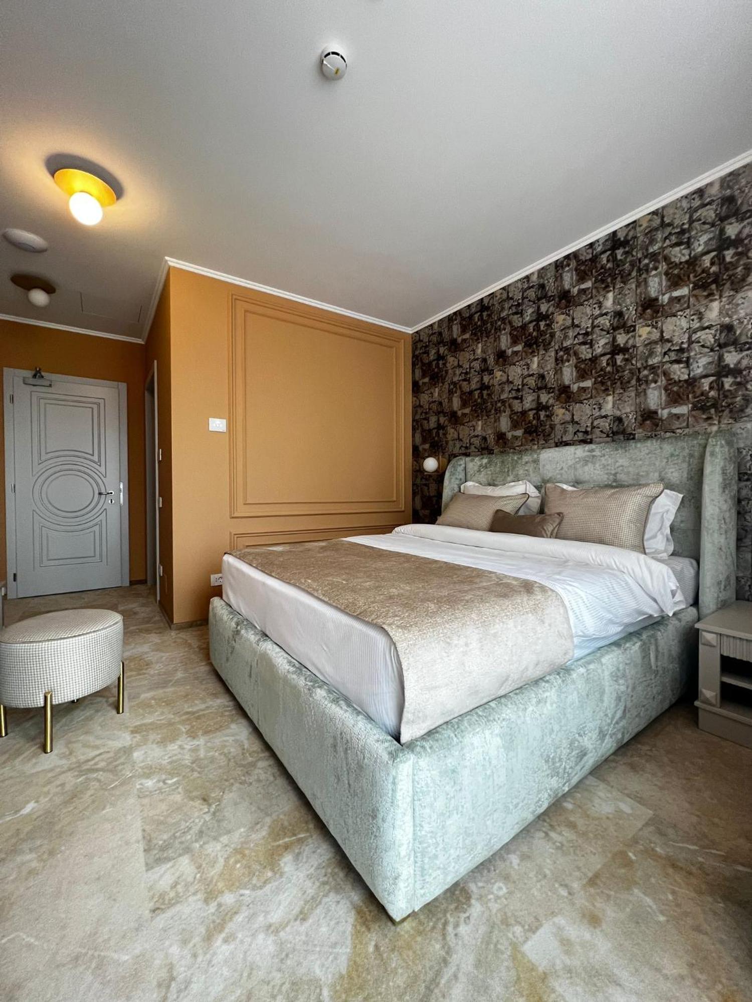 Boutique Hotel Bals Exterior photo